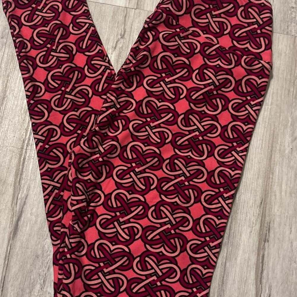 LuLaRoe Leggings Small Pink Burgundy Interlocking Hearts Activewear
